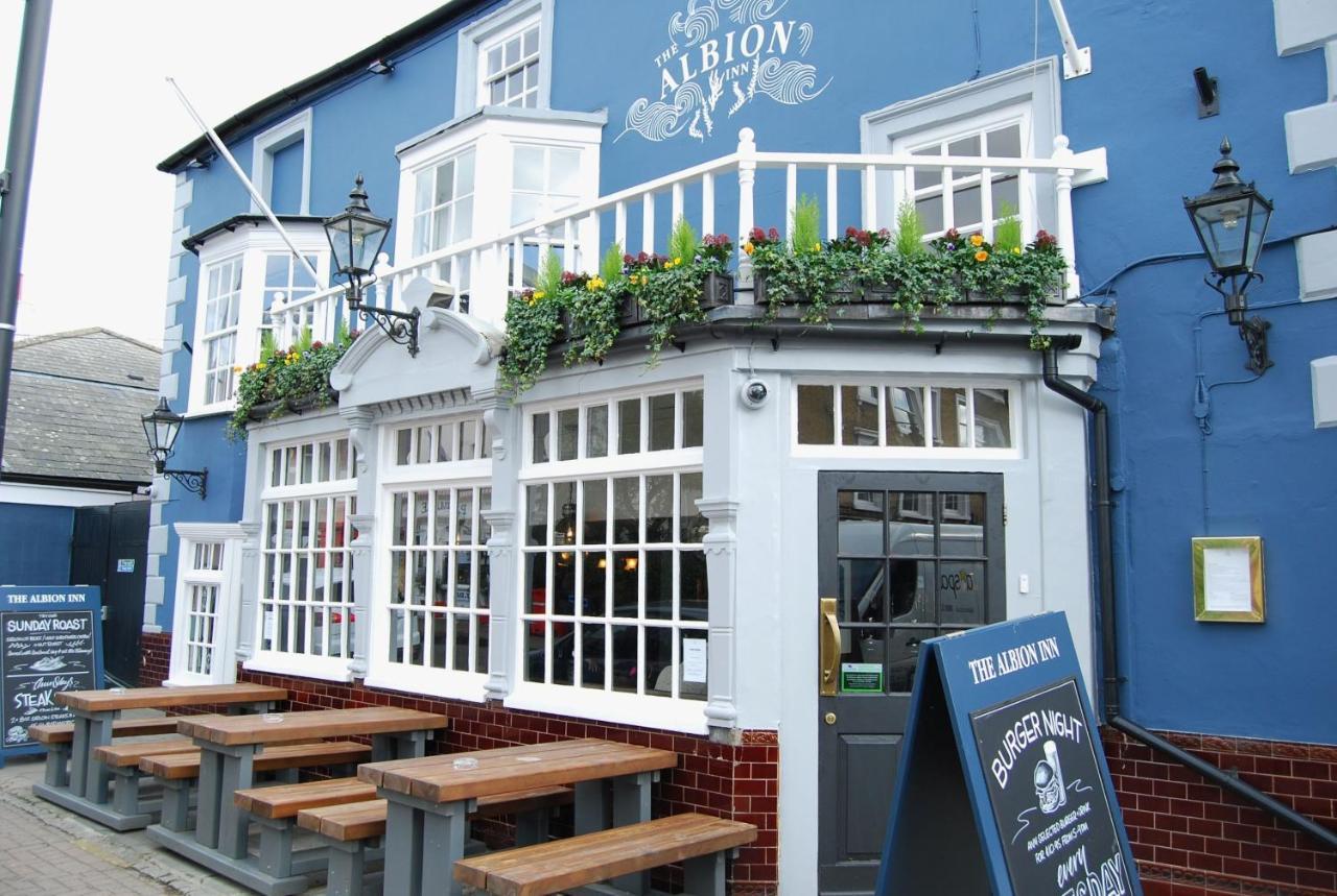 Hampton Court Grand Snug Sleeps 6 - Walk To Palace And Train Apartment Molesey Exterior photo